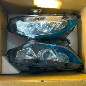2018 Honda Civic Manufacturer headlights (with removable blue film)